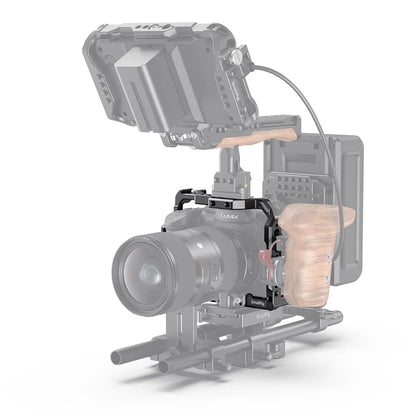 SmallRig Camera Cage For Panasonic GH5 / For Lumix GH5s With Cold Shoe Mount 1/4 3/8 Thread Holes and Nato Rail